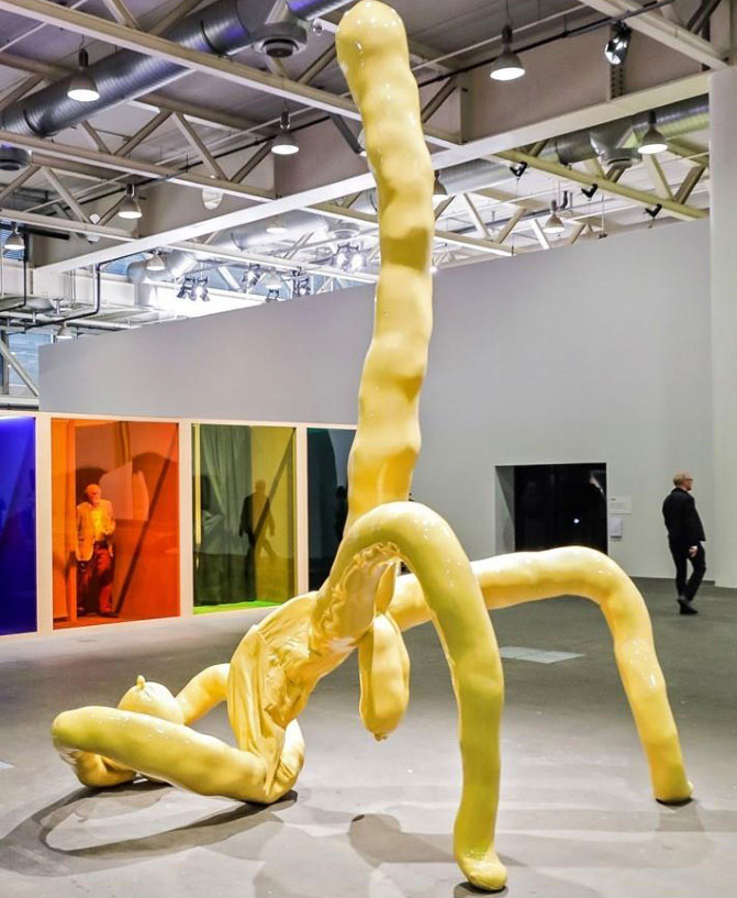 Sarah Lucas, Basel 2019, Champagne Maradona, 2015, Bronze, 445 x 200 x 340 cm