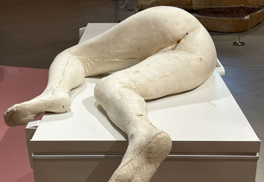 Sarah Lucas, Margot, Plaster, cigarette, freezer 116 x 202 x 87 cm